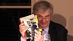 Ari Rath erklärt das Coverbild seiner Biografie Bild: Ari Rath erklärt das Coverbild seiner Biografie