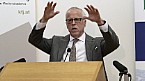 Tom Rosenstiel beim Vortrag „Desinformation und Medien“ Bild: Tom Rosenstiel beim Vortrag „Desinformation und Medien“