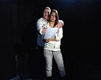 Rebecca Jakesz und Franziska Wallner lesen ein Gedicht von Jasmine Haller Bild: Rebecca Jakesz und Franziska Wallner lesen ein Gedicht von Jasmine Haller