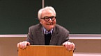 Ernst Wangermann bei seinem Vortrag ''Erlebnisse und Bilanz'' Bild: Ernst Wangermann bei seinem Vortrag ''Erlebnisse und Bilanz''