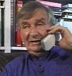 Ari Rath beim Telefonieren 1999 Bild: Ari Rath beim Telefonieren 1999